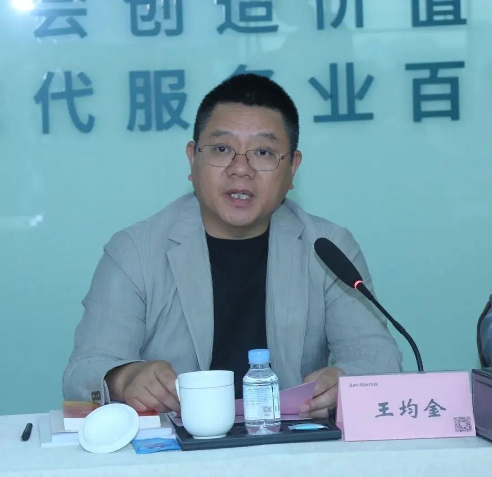 1ecf6d3b-5e49-4b90-856a-c6de041377b9 1ecf6d3b-5e49-4b90-856a-c6de041377b9