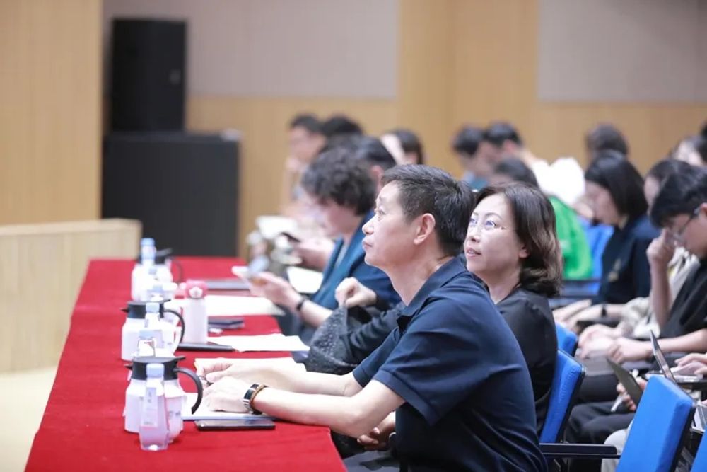 8b889e8d-16b0-4b6f-8f52-c32b4eef9f81 8b889e8d-16b0-4b6f-8f52-c32b4eef9f81